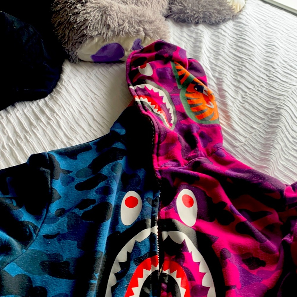 Bape hoodie size L 100% real.